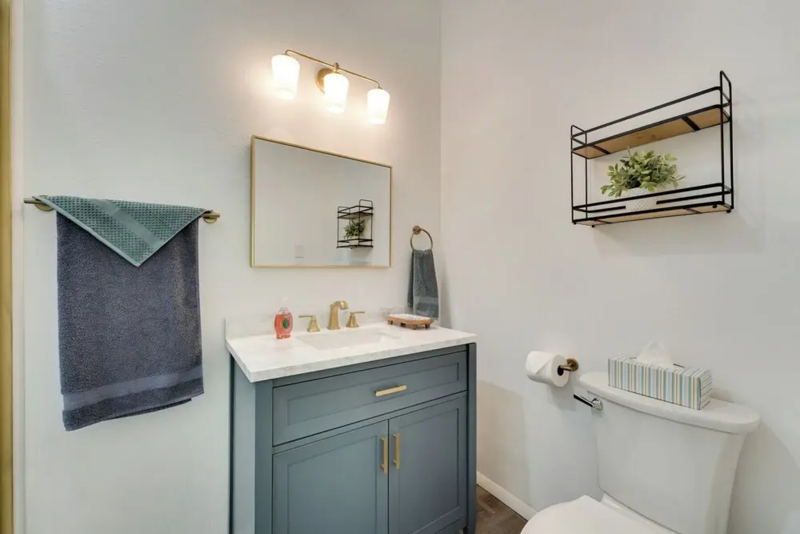 0.5 Mi to Table Rock Lake: Ozark Mountains Cabin