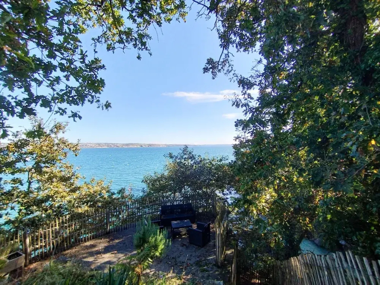 Superb Villa With sea View Near the Beach