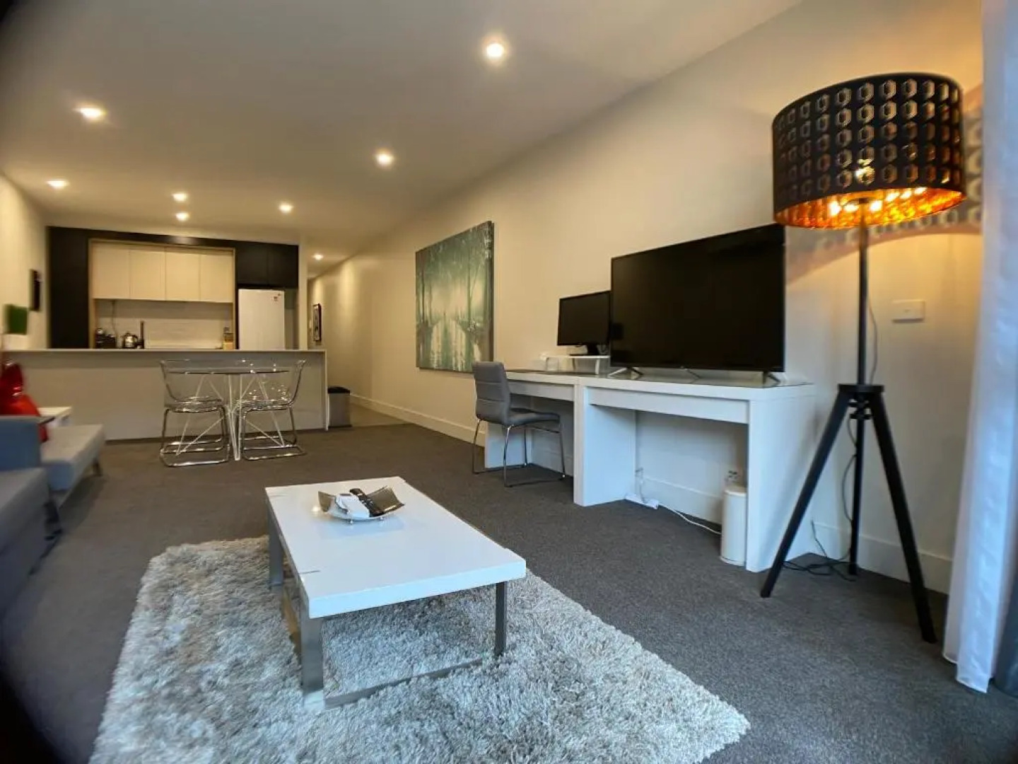 The Gallery Luxe 1 BR Executive Apartment in the heart of Braddon Wine Secure Parking WiFi