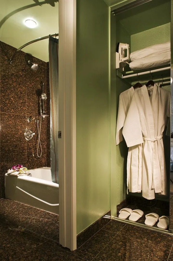 Carousel Inn and Suites