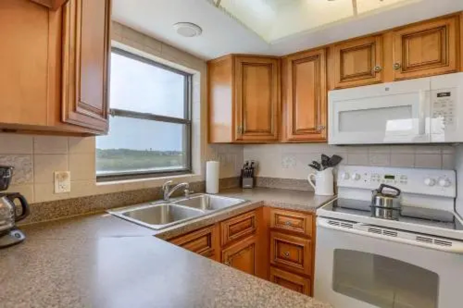 Bayshore Yacht & Tennis Club Luxury Condominiums