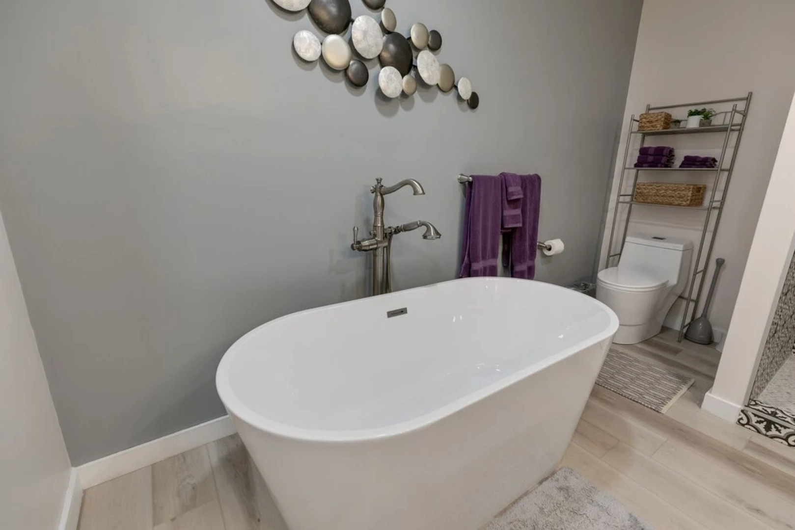 Gorgeous Luxury Bungalow W/hot Tub&fire Pit