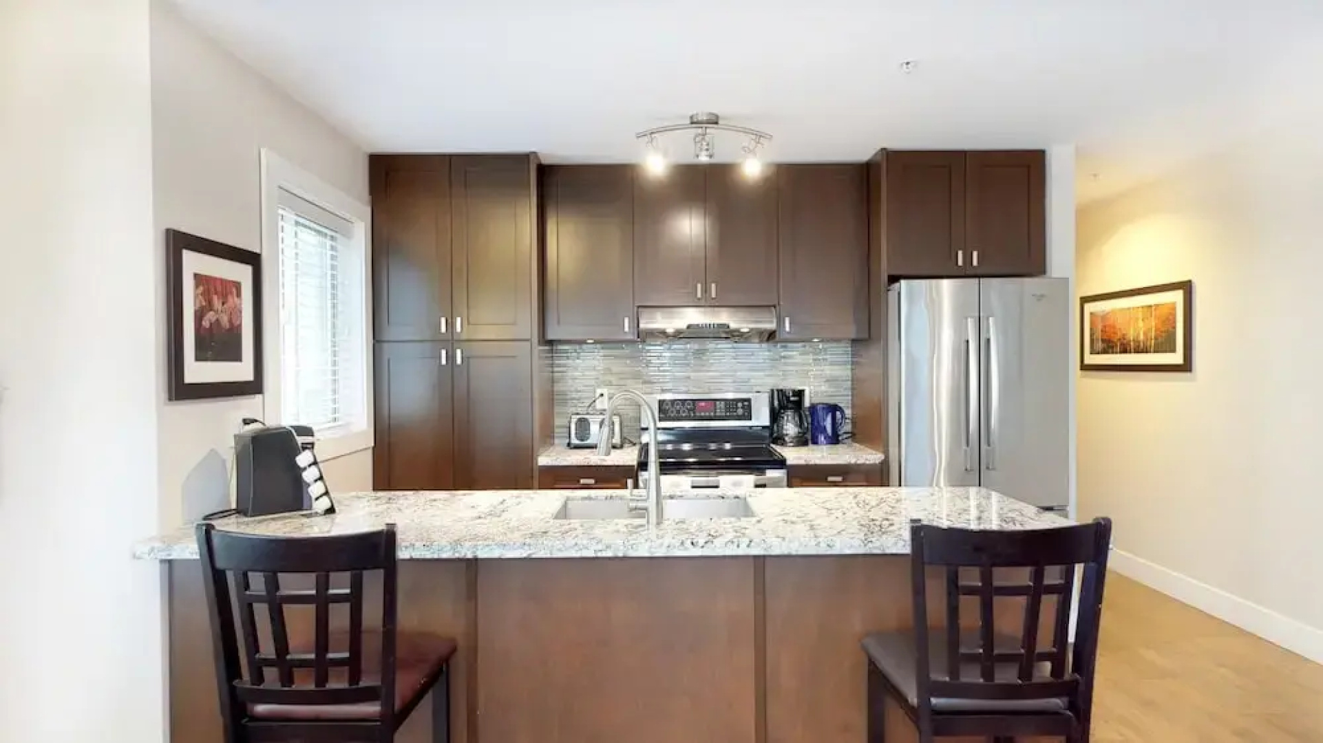 Harrison Lake View Suites