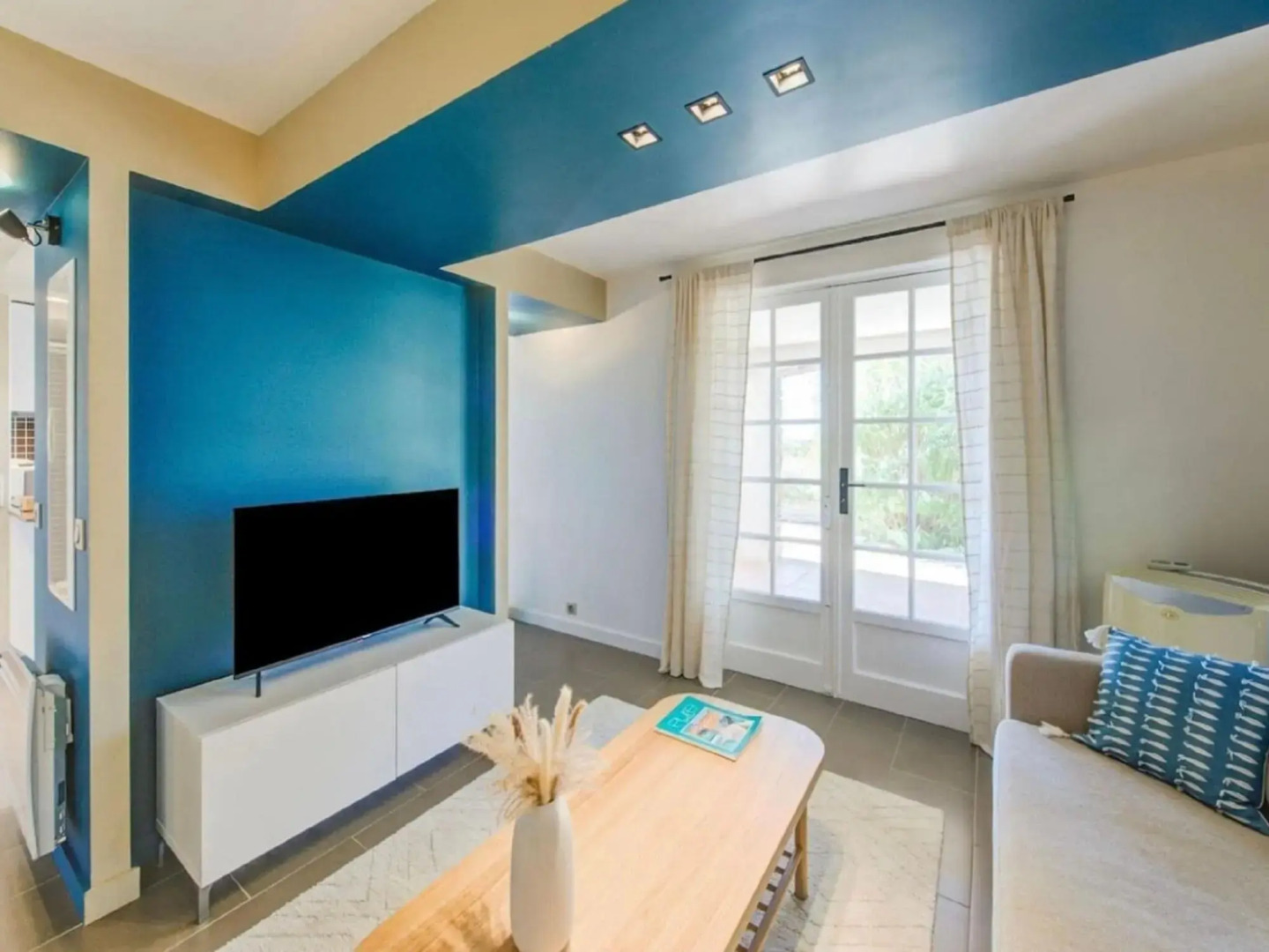 Villa in Cavalaire With Sea View & Pool