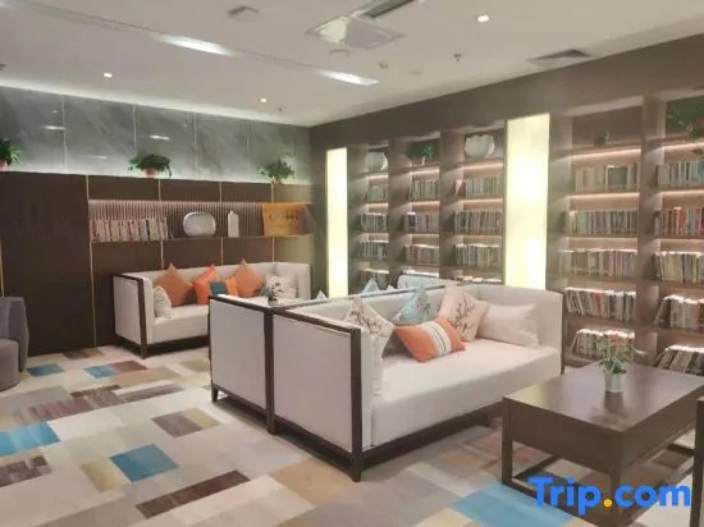 Qingcheng Lotus Hotel (Hohhot East Station Branch)