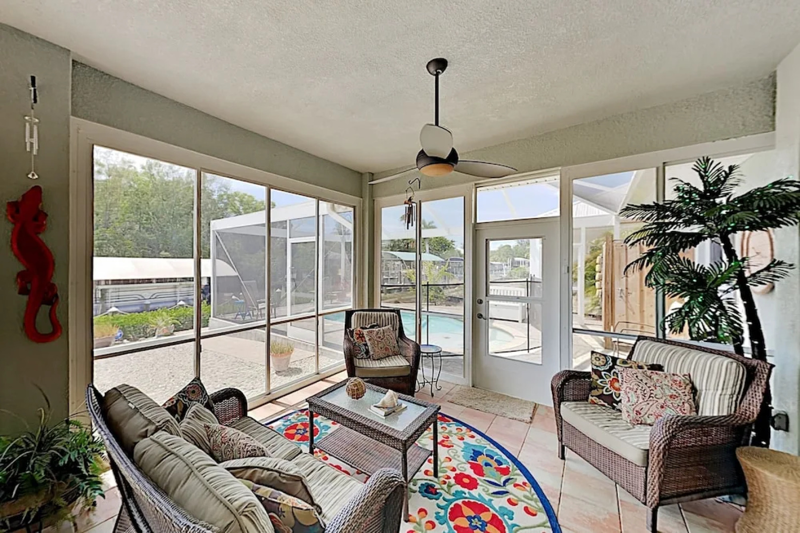 Canal House - 3 Br home by RedAwning