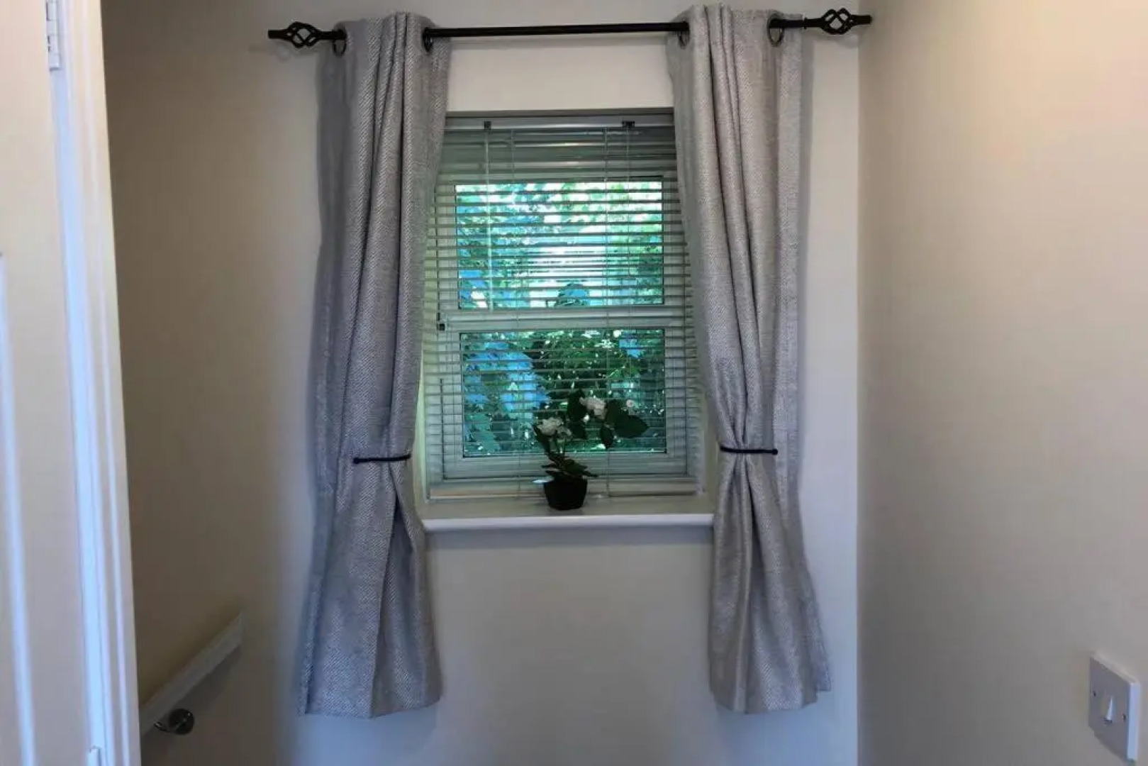 Silver Stag, High-end, Modern 3 double bedroom with parking