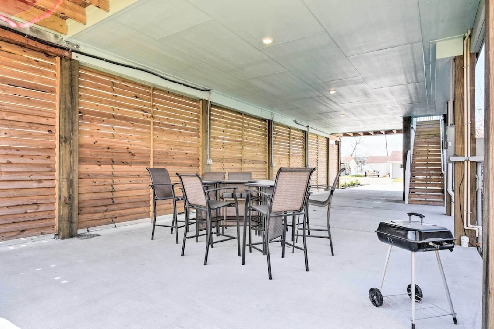 La Porte Getaway w/ Deck: Steps to Beach!