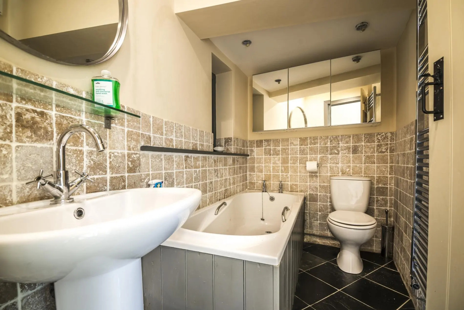 Rock Cottage - 3 Bedroom Holiday Home