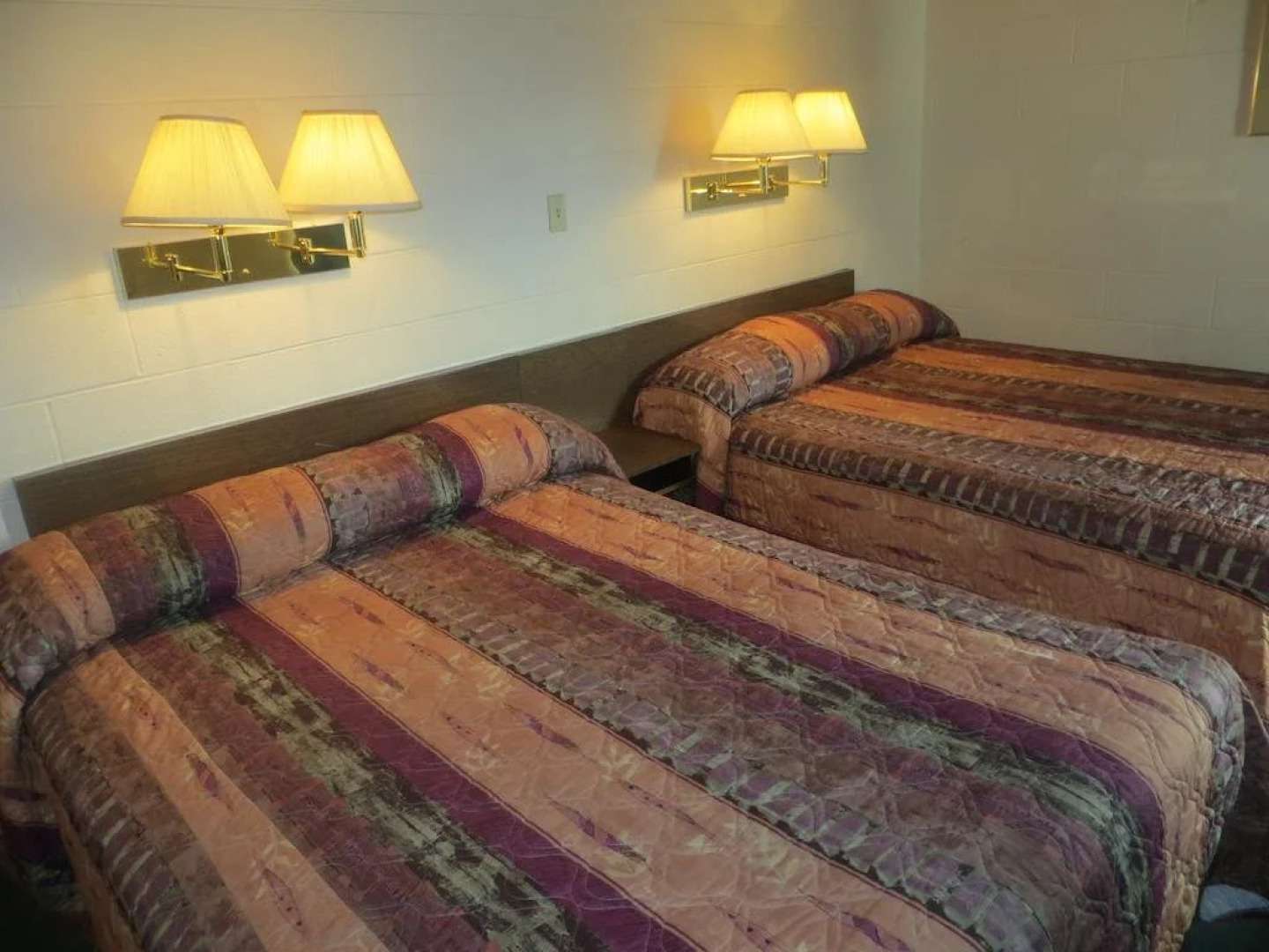 Lamplighter American Inn