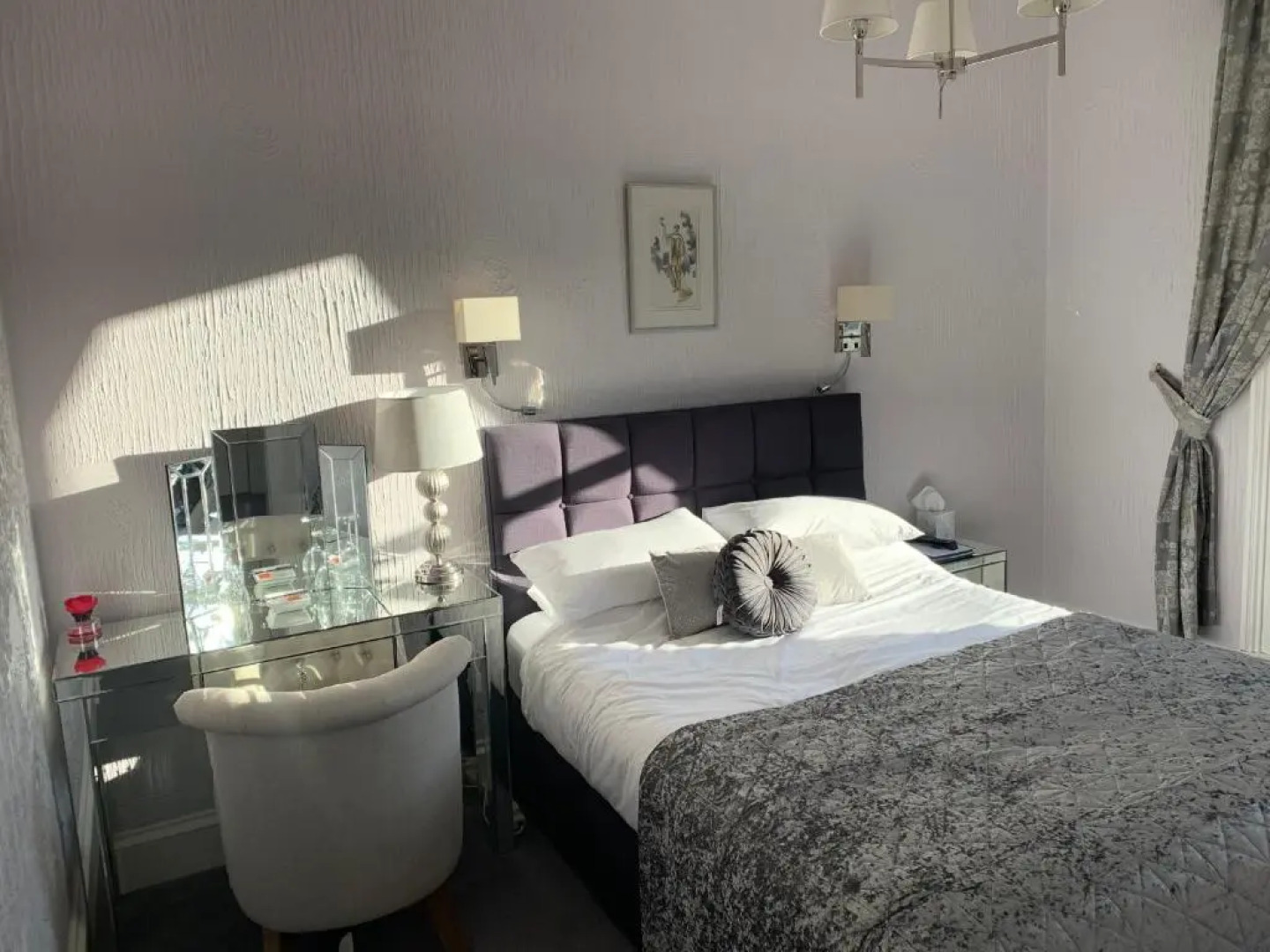 Ashburn House De Luxe B&B