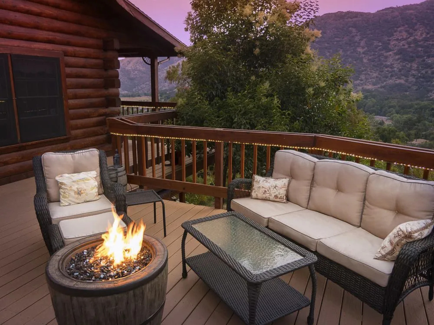 The Log House Lodge Bed & Breakfast