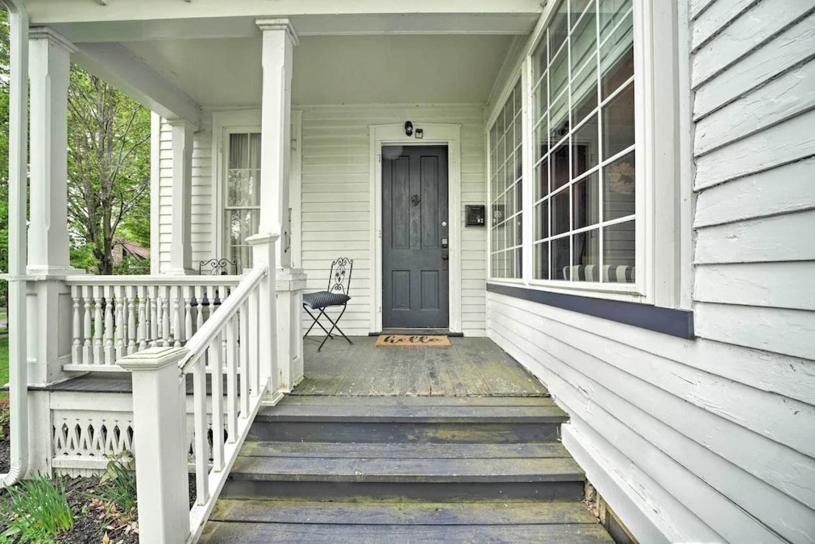 Romantic Apt Near Wineries, Golf & Lake Erie!