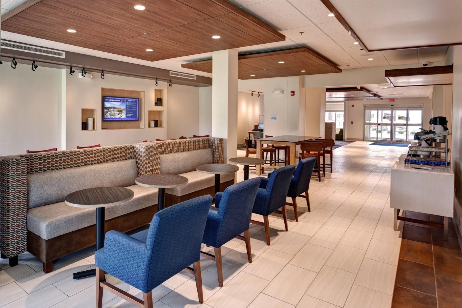 Holiday Inn Express & Suites Manhattan by IHG