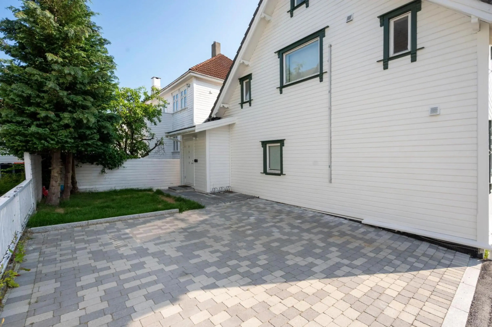 Unique and Spacious Apt close to City Centre