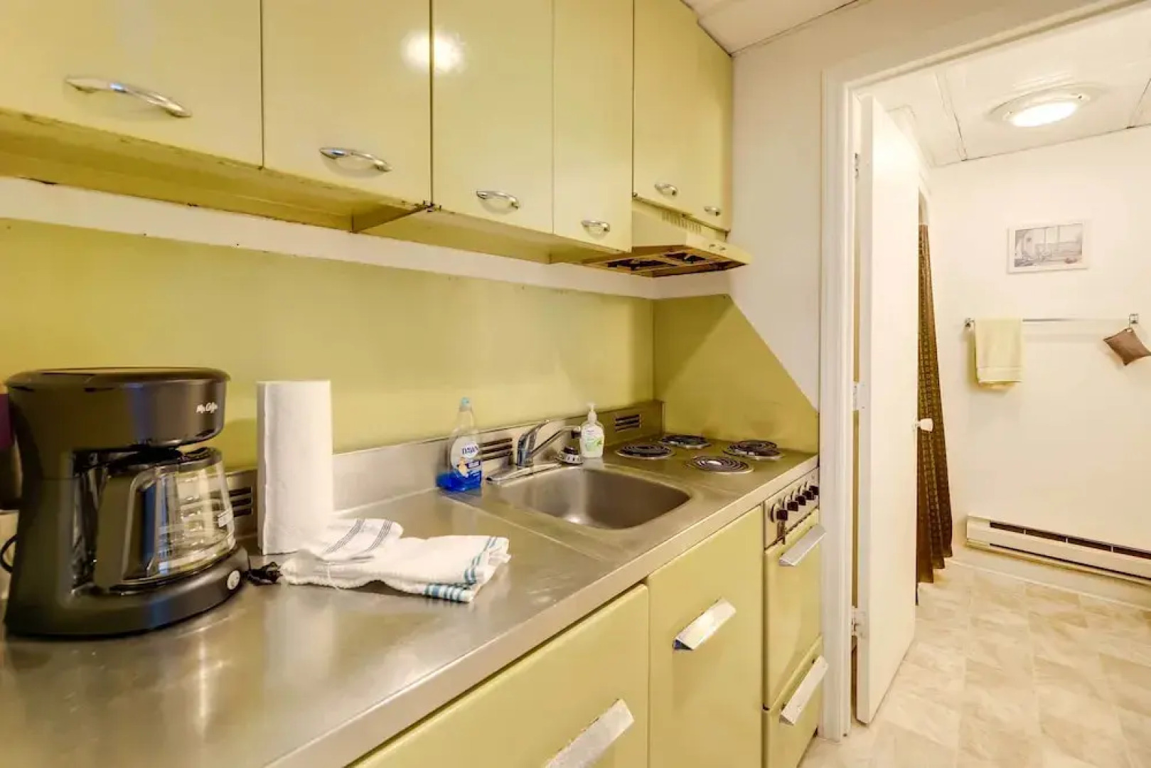 'hannah's Place' - Quaint & Cozy Apt by the Beach!