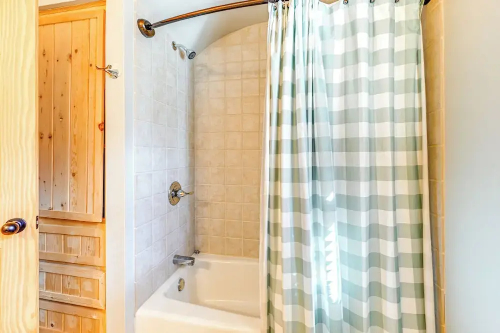 13 Mi to Cashiers: Cabin w/ Wraparound Porch!