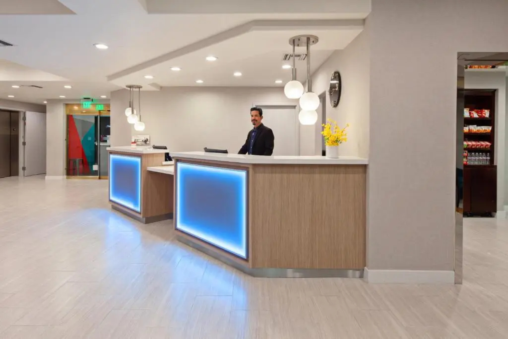 Holiday Inn Express & Suites Hollywood Walk Of Fame