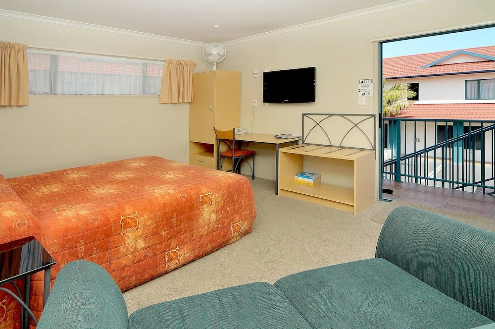 Academy at Botany Motor Inn