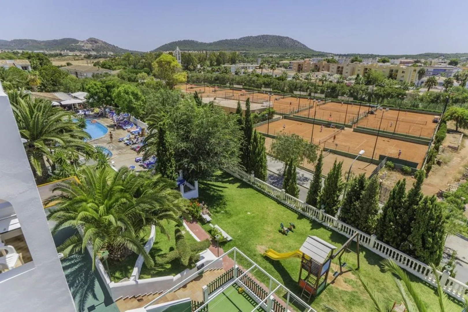 Апарт-отель Holiday Center Santa Ponsa