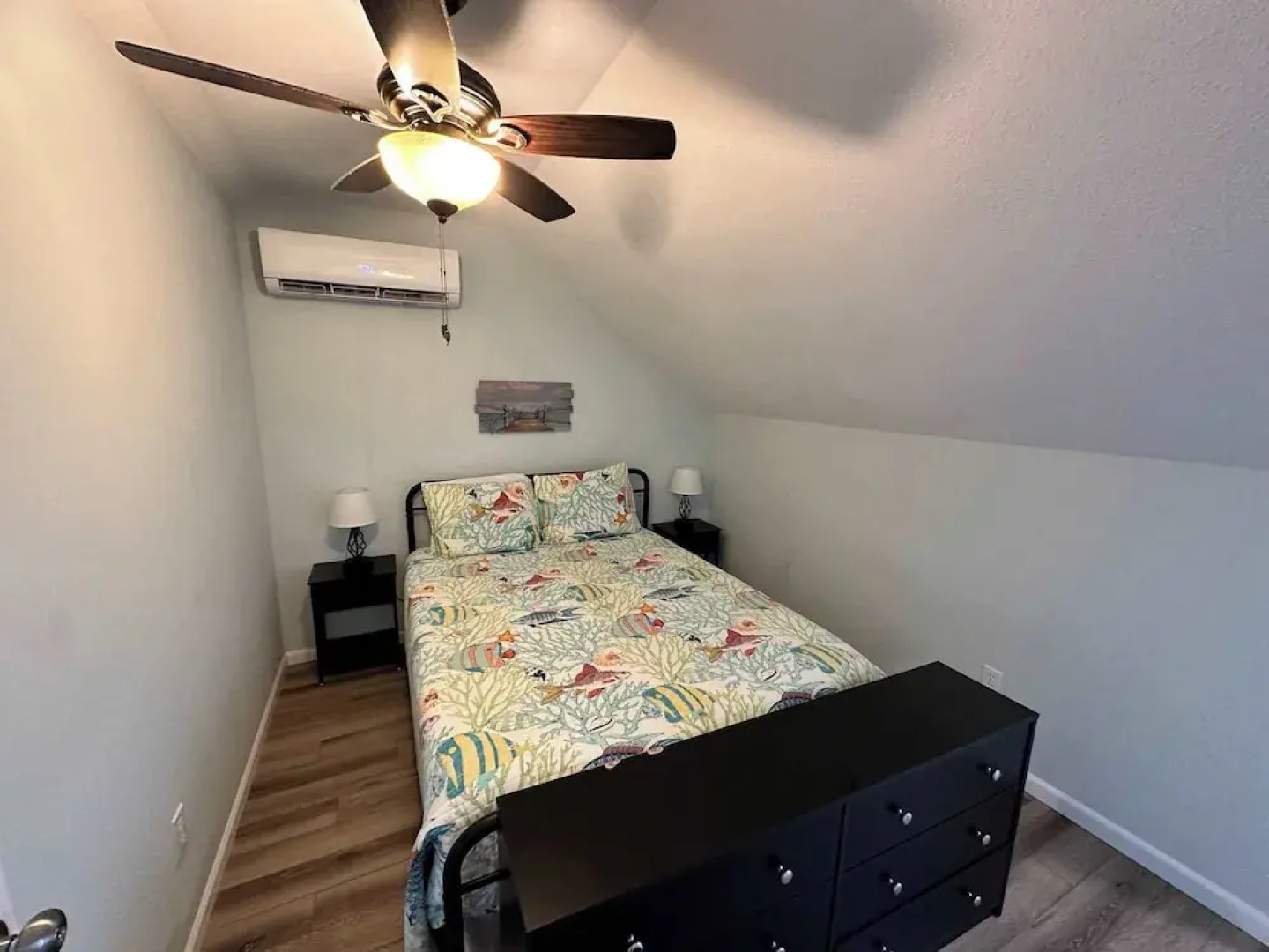 Lake It Easy - Waterfront Getaway With 7 Bedrooms!