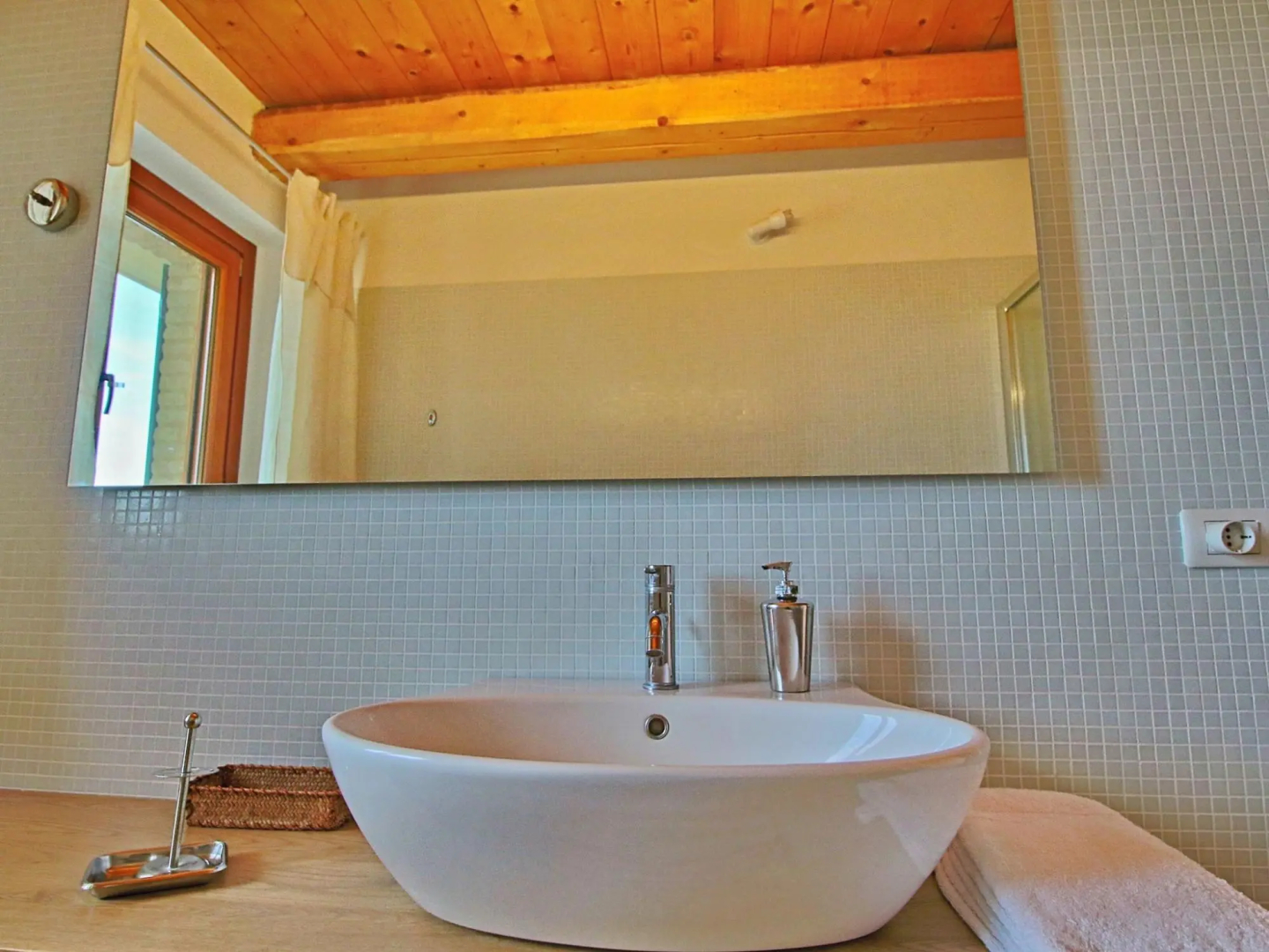 Cottage in Montelabbate With Pool & Forest
