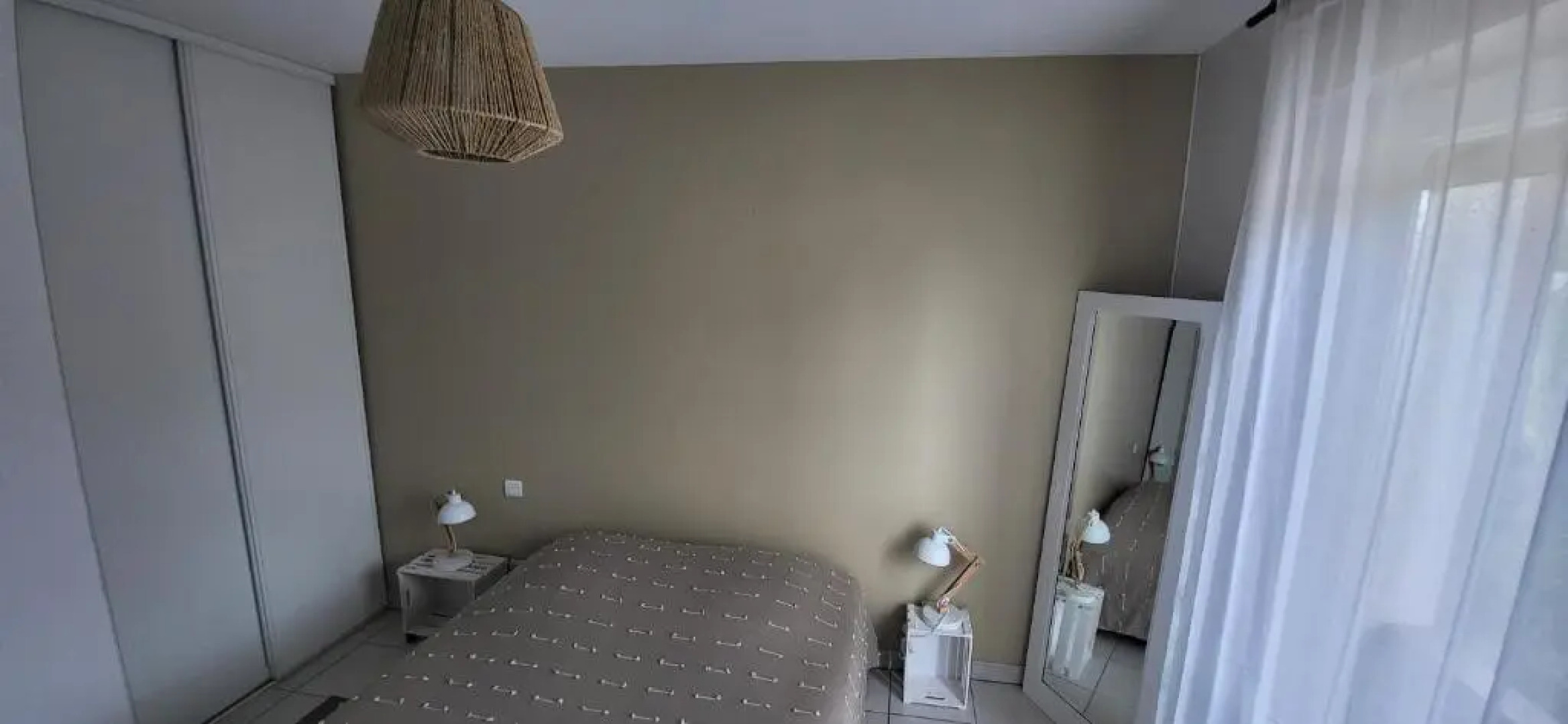 Appartement 2 chambres Balcon Parking privé Centre Village