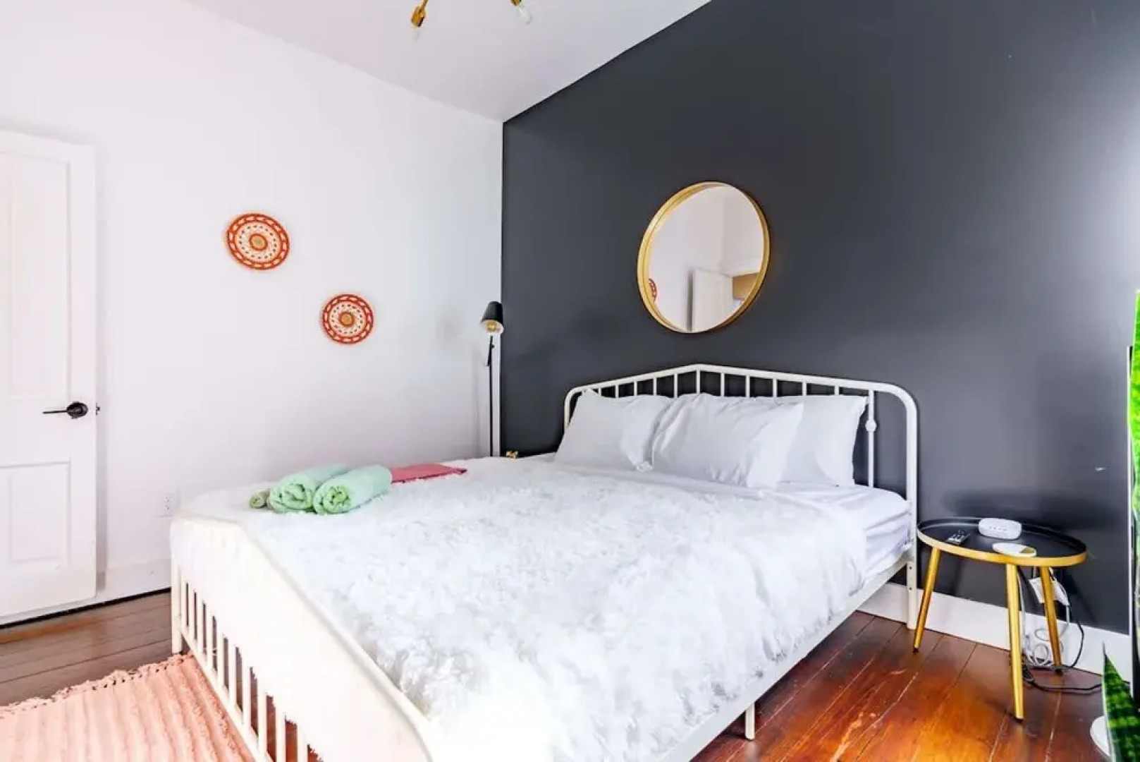 Prime Location Top Rated Clean Parking Free