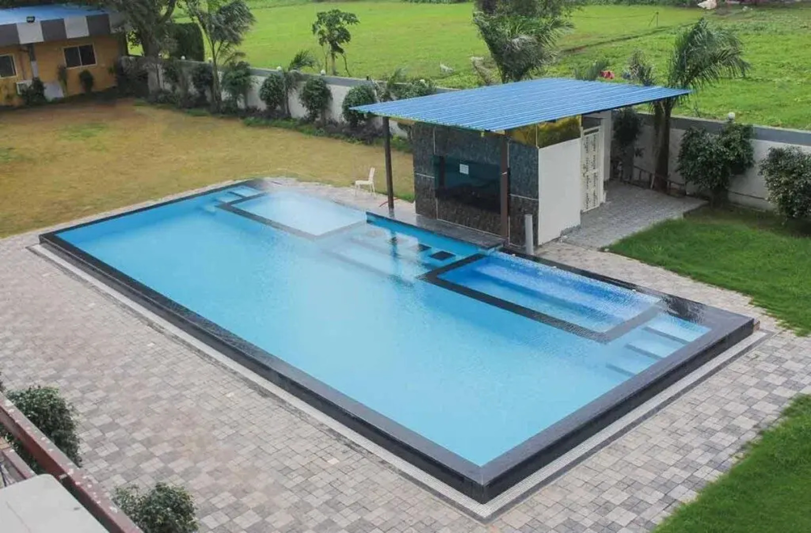 Solitaire Hotel and Resort