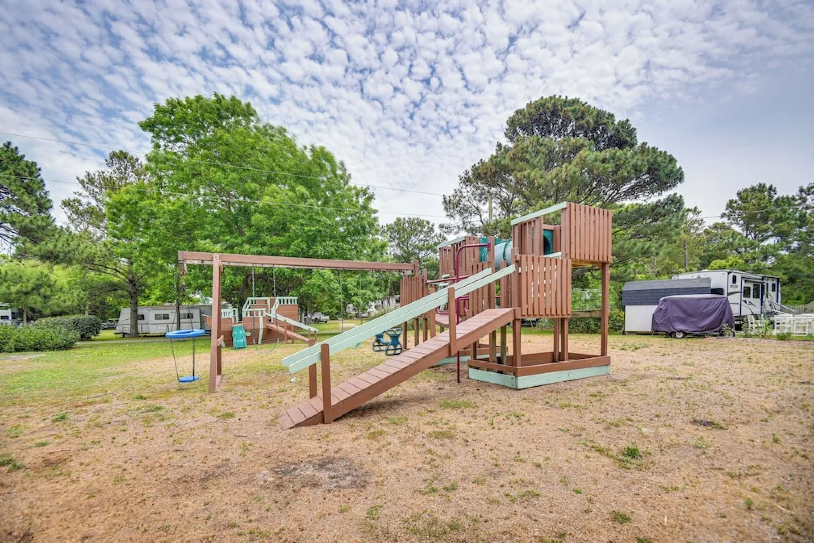 Pet-friendly Buxton Home w/ Balcony, 2 Mi to Beach