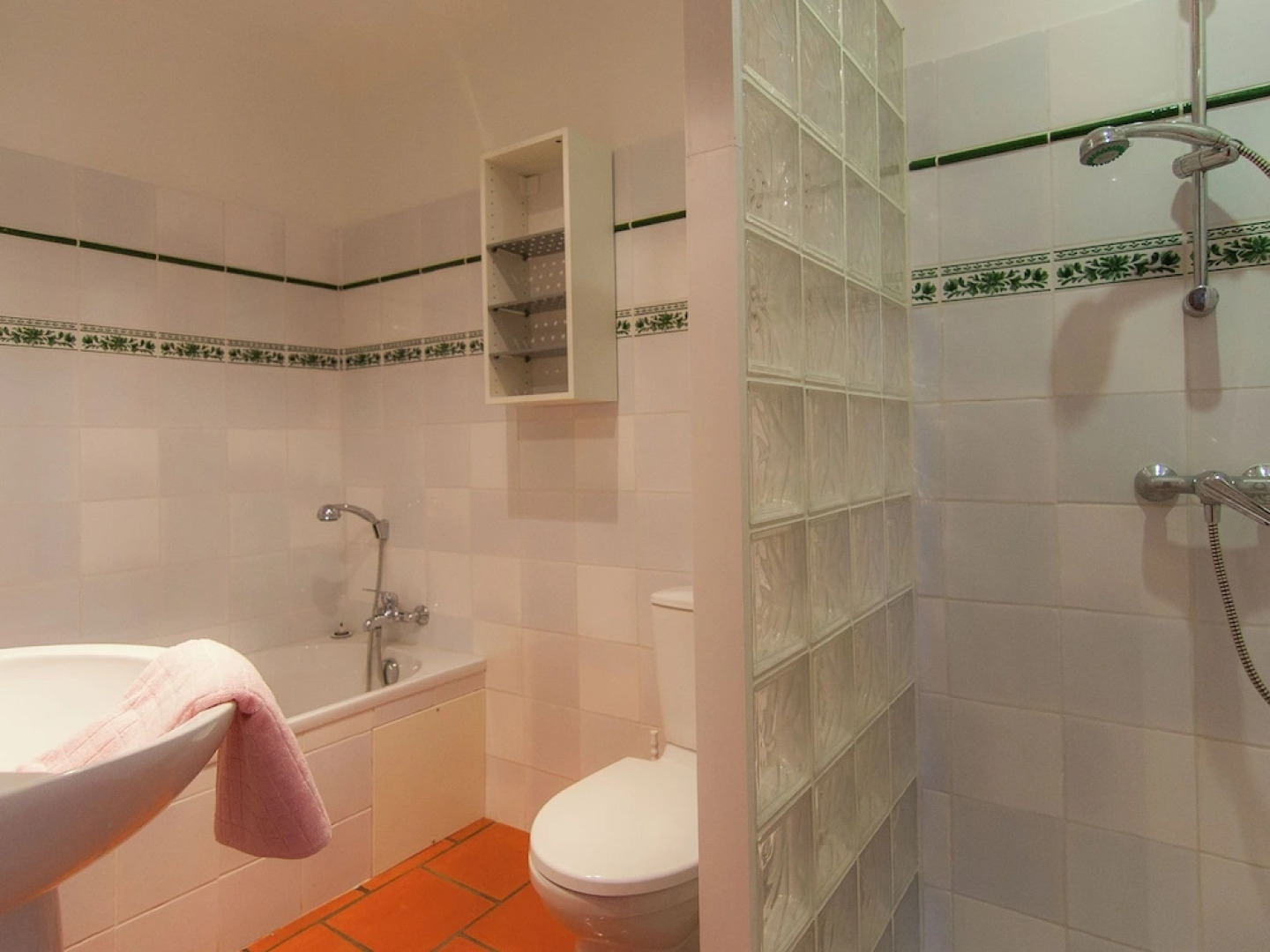 Exquisite Holiday Home in Issac With Swimming Pool