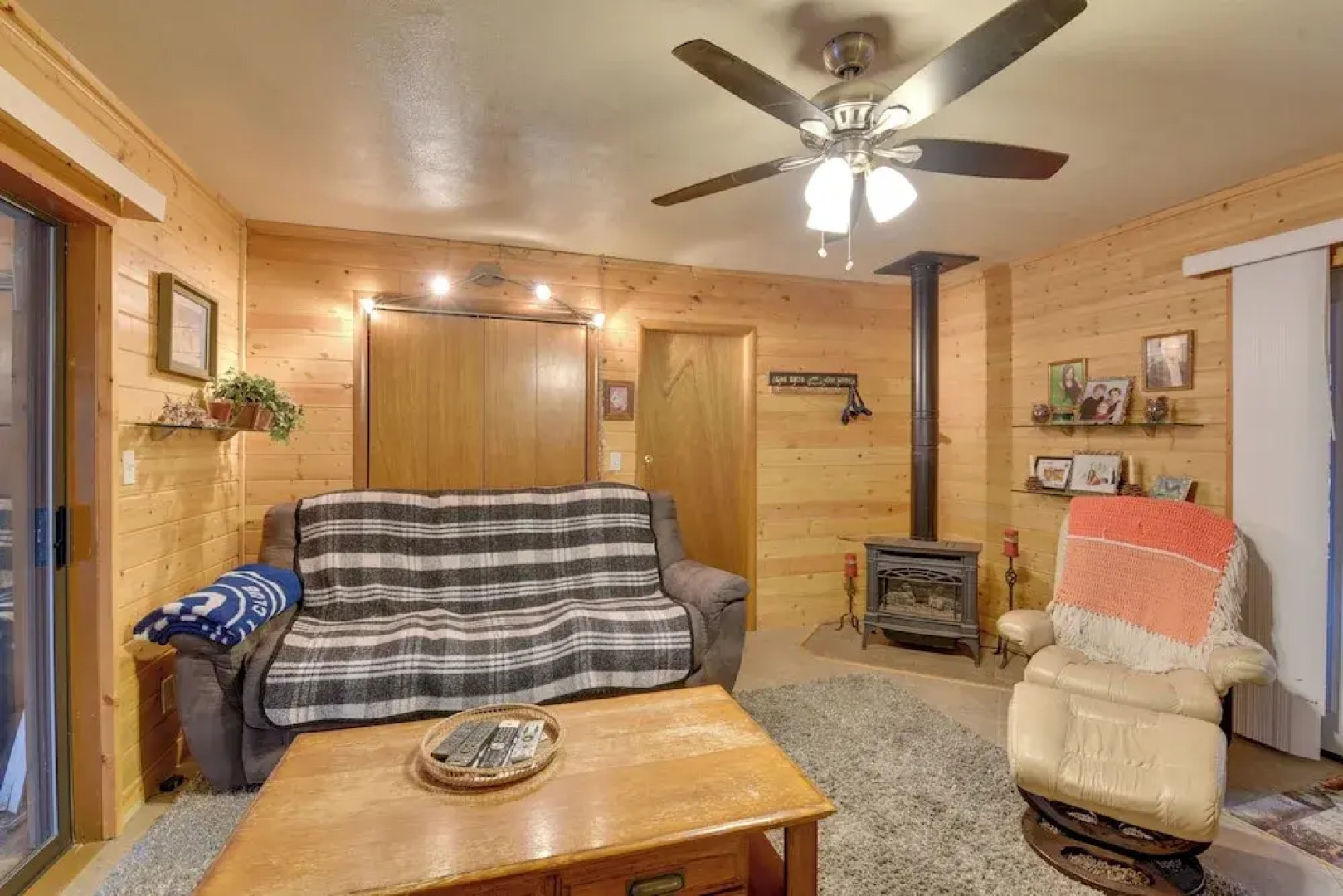 Near Hiking & Golfing: Munds Park Cabin w/ Deck!
