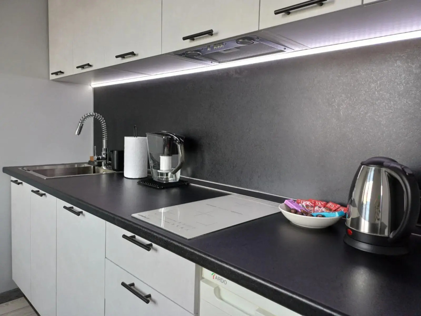 TroeSutokApart Комсомольская 50