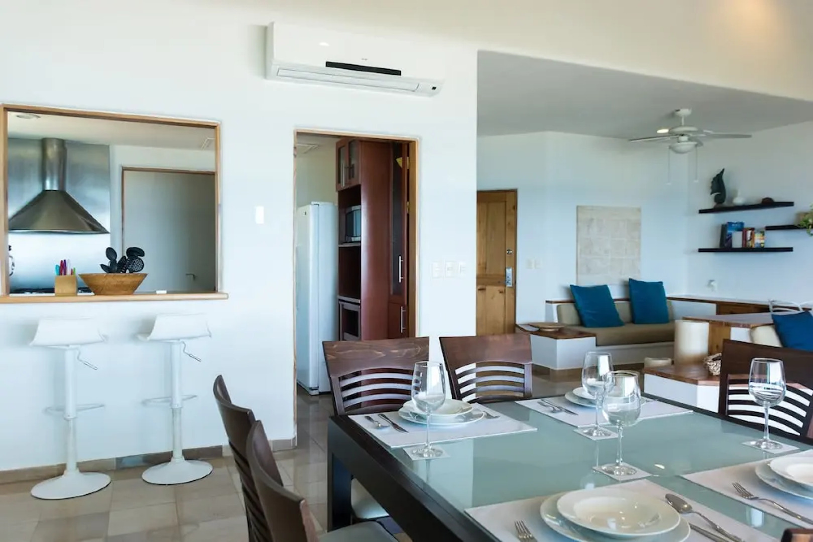 Costa Brava B4. Ocean View Balcony, Wifi, Netflix