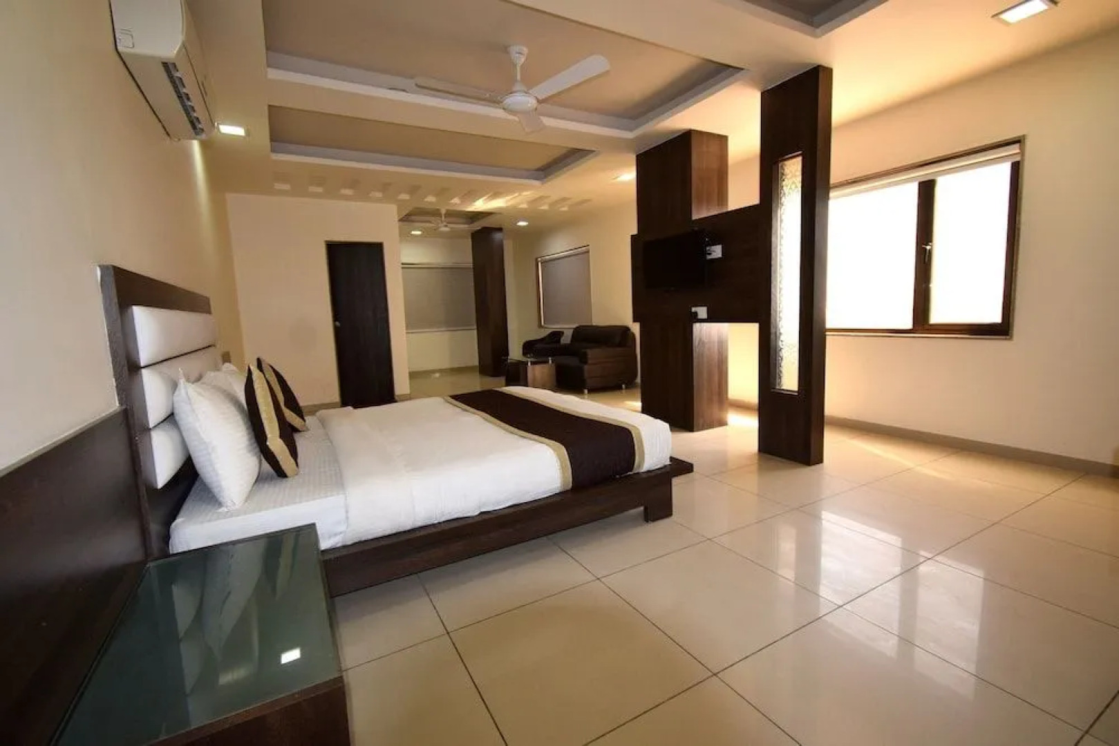 Hotel The Grand Krishna Inn