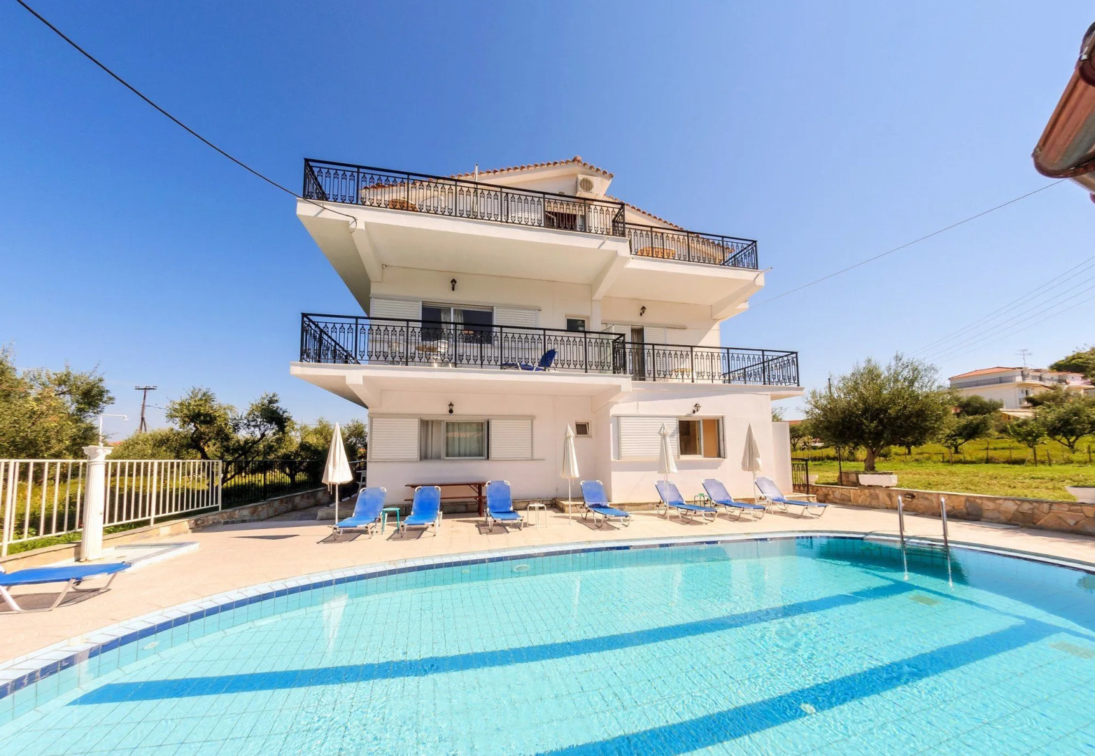 Denise Studios & Apartments