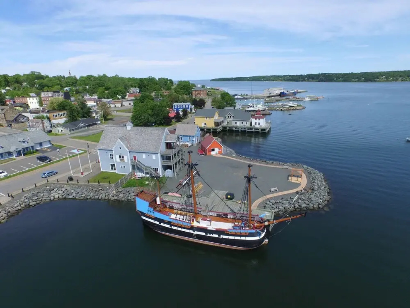 The Lionstone Inn Motel and Cottages