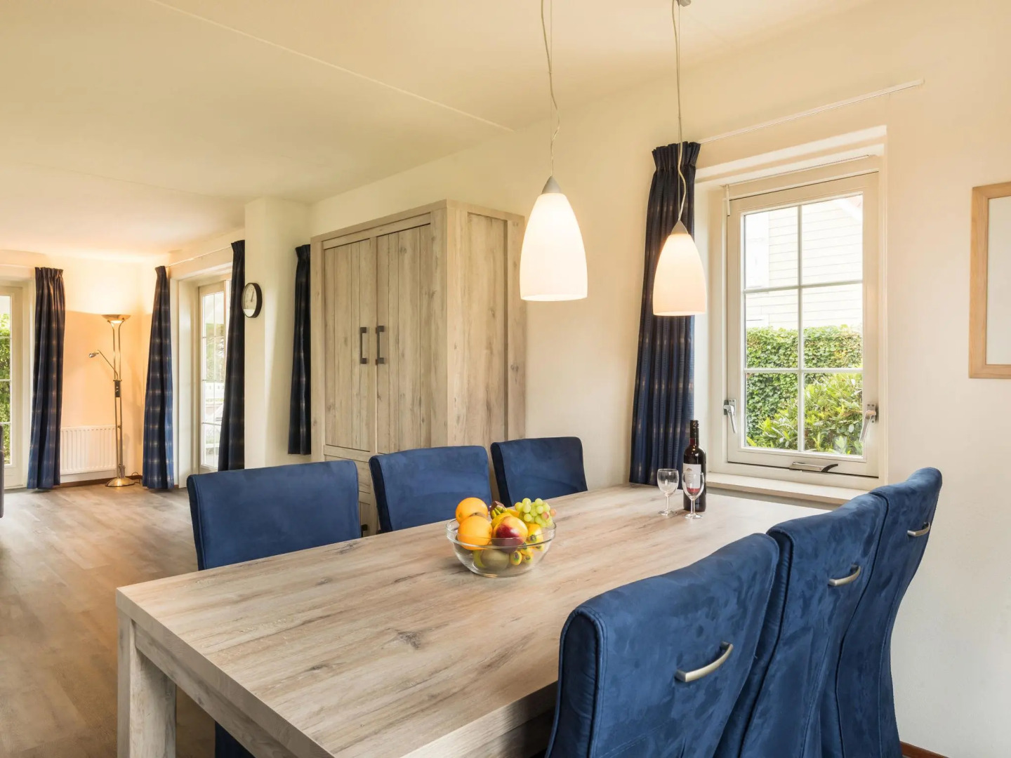 Restyled villa with soundbar 500m. from the beach