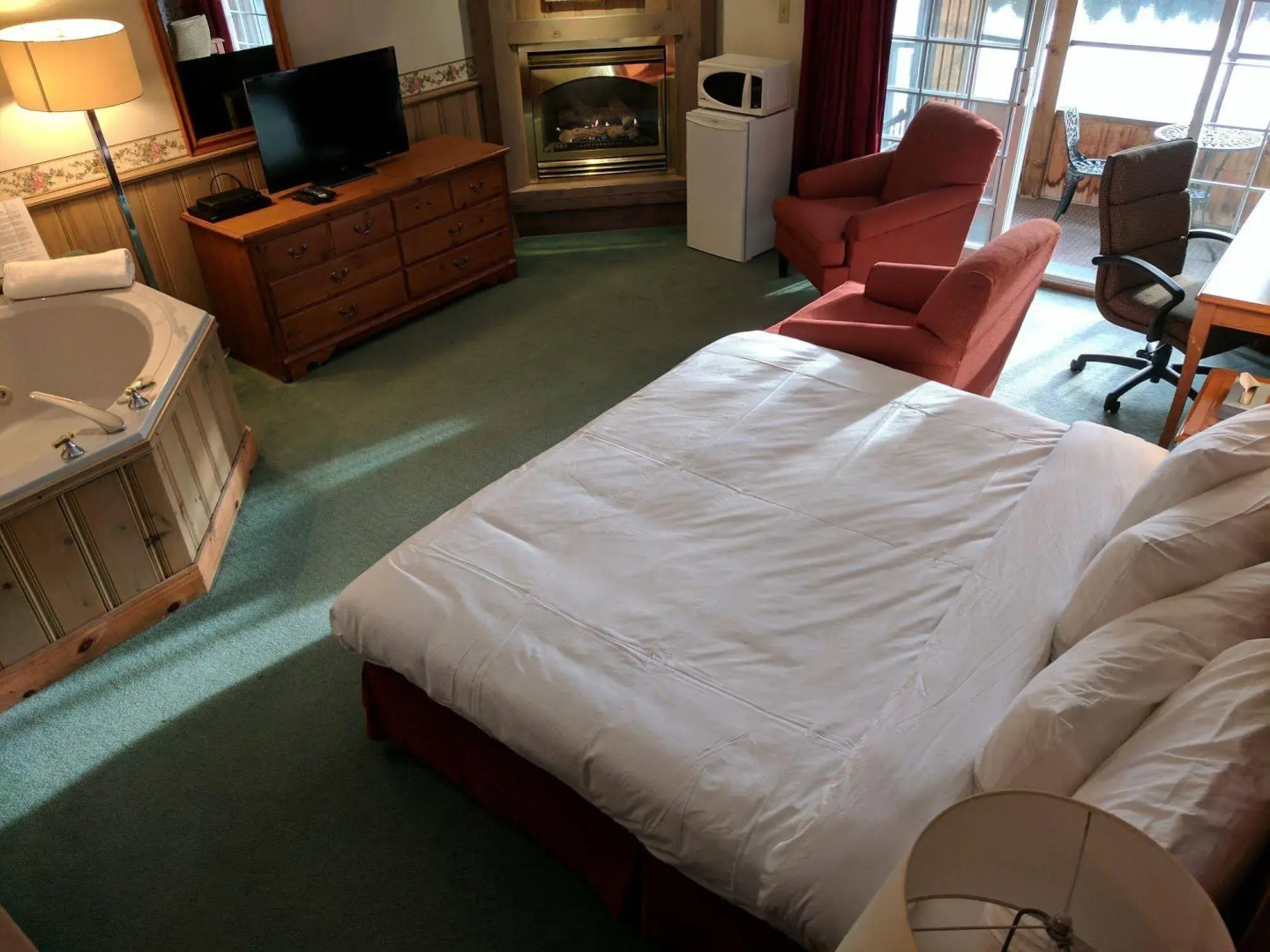 Algonquin Lakeside Inn