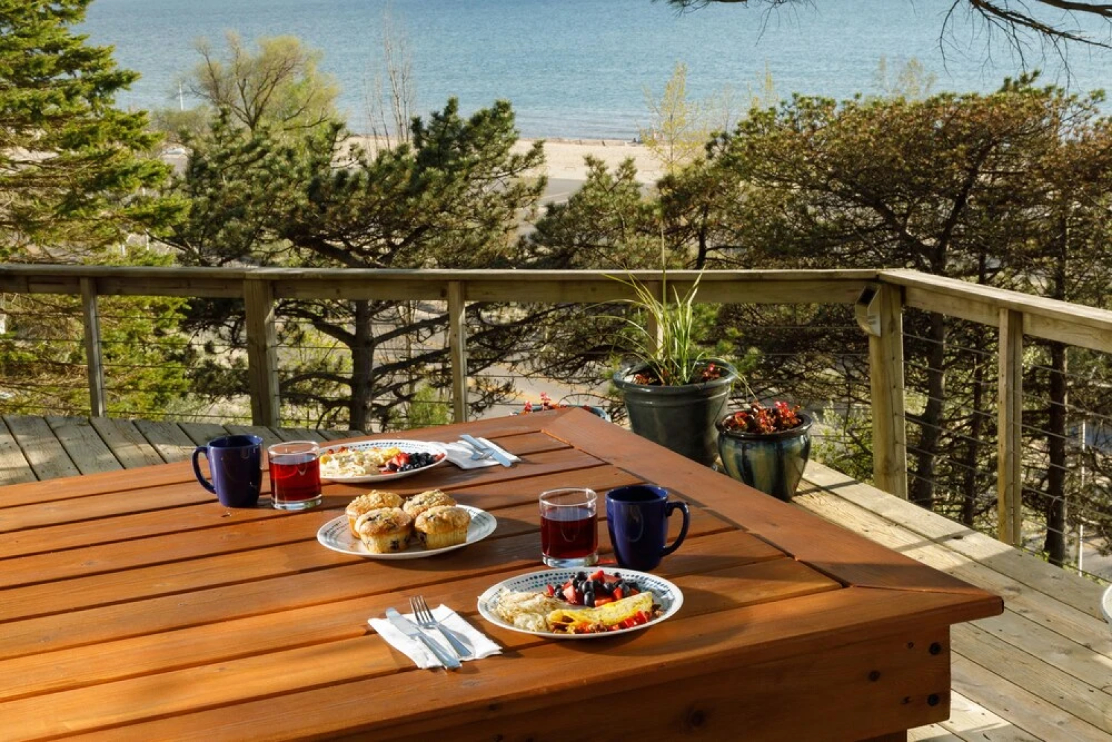 Looking Glass Beachfront Inn
