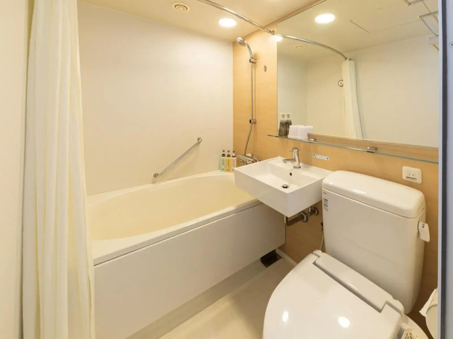 Отель Keihan Kyobashi Grande