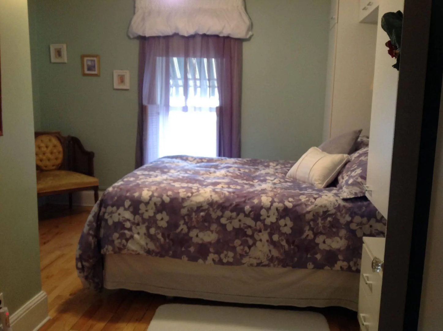 Maple Tourist Home Bed & Breakfast