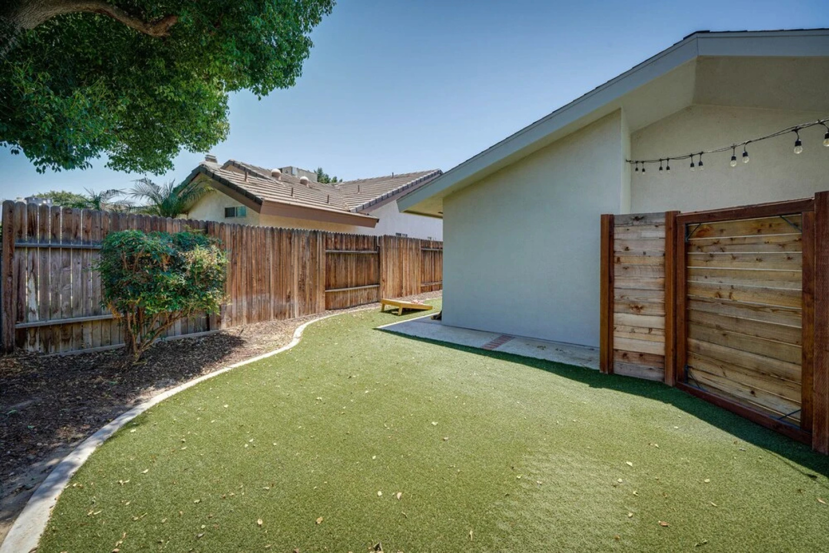 Bakersfield Oasis: Private Pool, Hot Tub & Patio!
