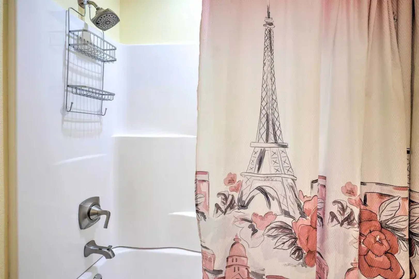 Bungalow w/ Wraparound Deck - 8 Mi to Brookings