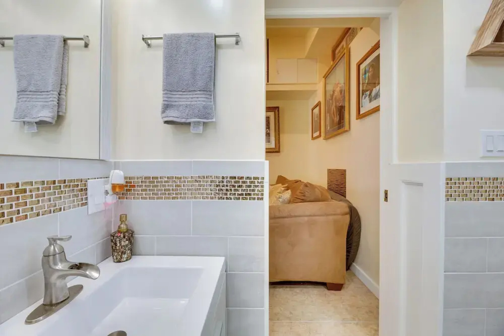 Cozy & Convenient Elmont Retreat w/ Patio!