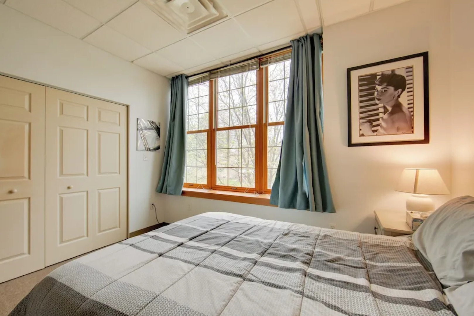20 Mi to Dtwn Pittsburgh: Pet-friendly Apartment