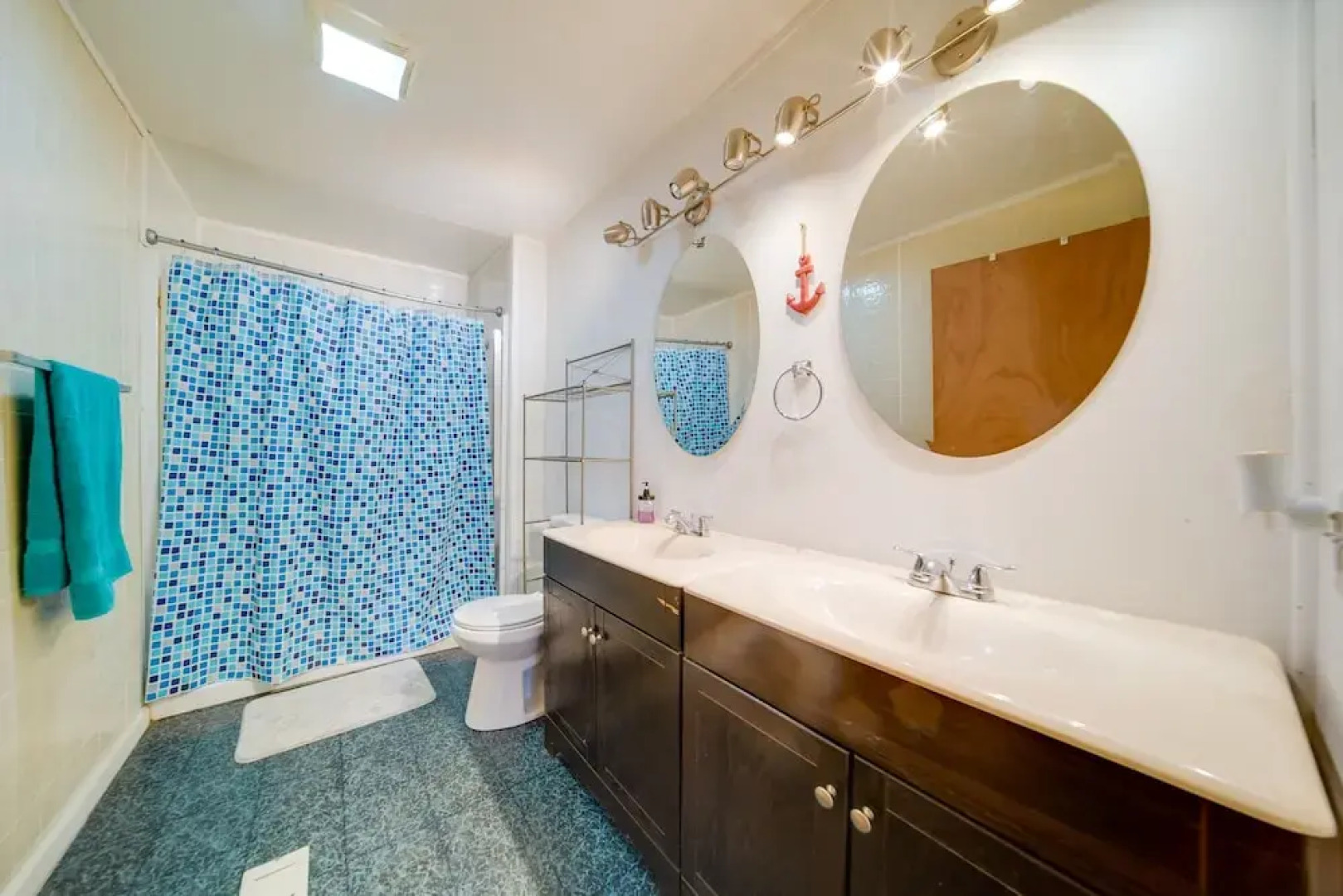 Cozy Geneva Home: Walk to Lake Erie & Main Strip!