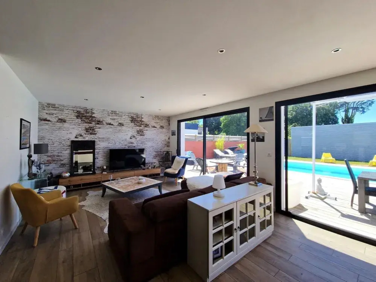 Beautiful House With Heated Pool, Ploemeur