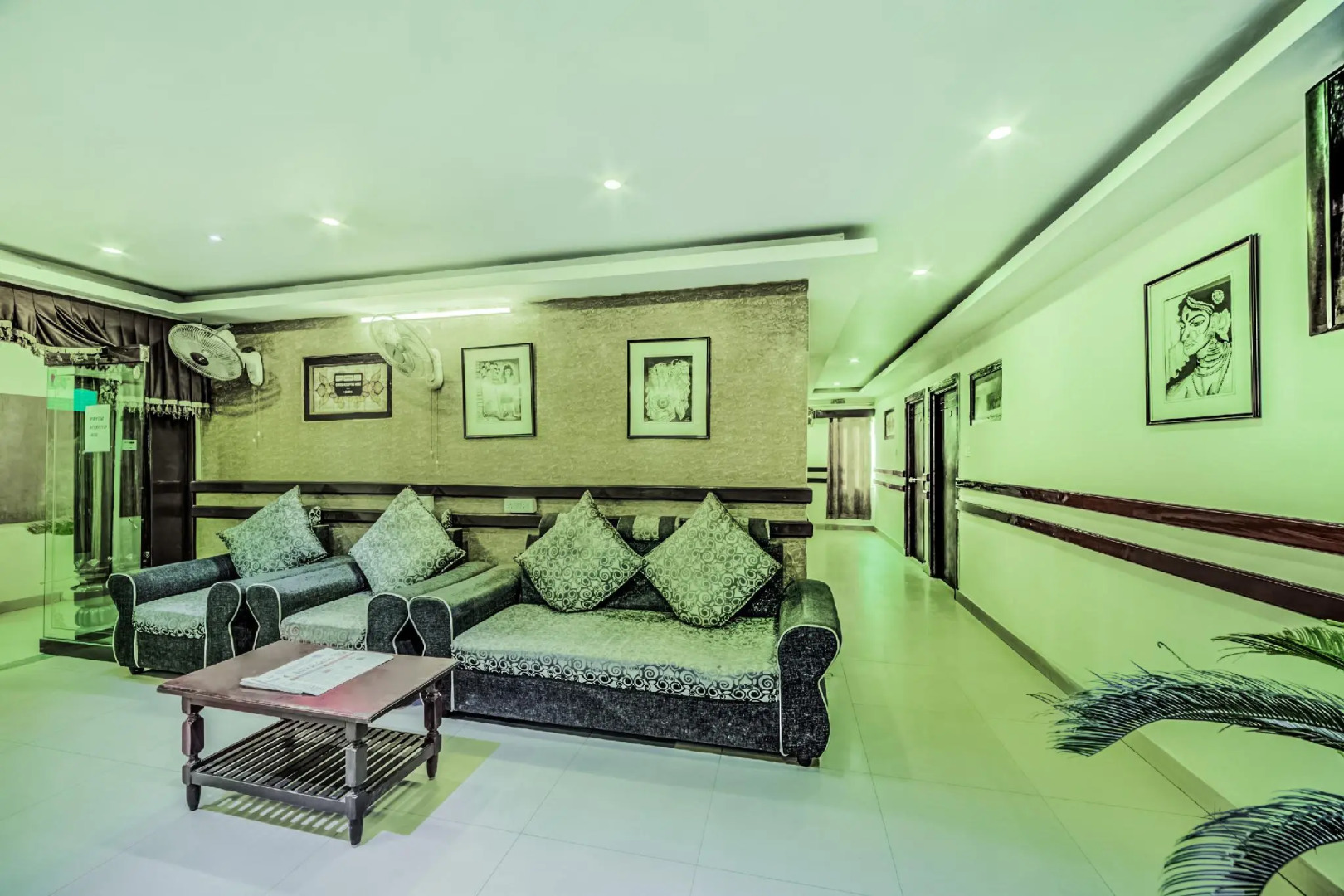 OYO 29345 Hotel Samrat