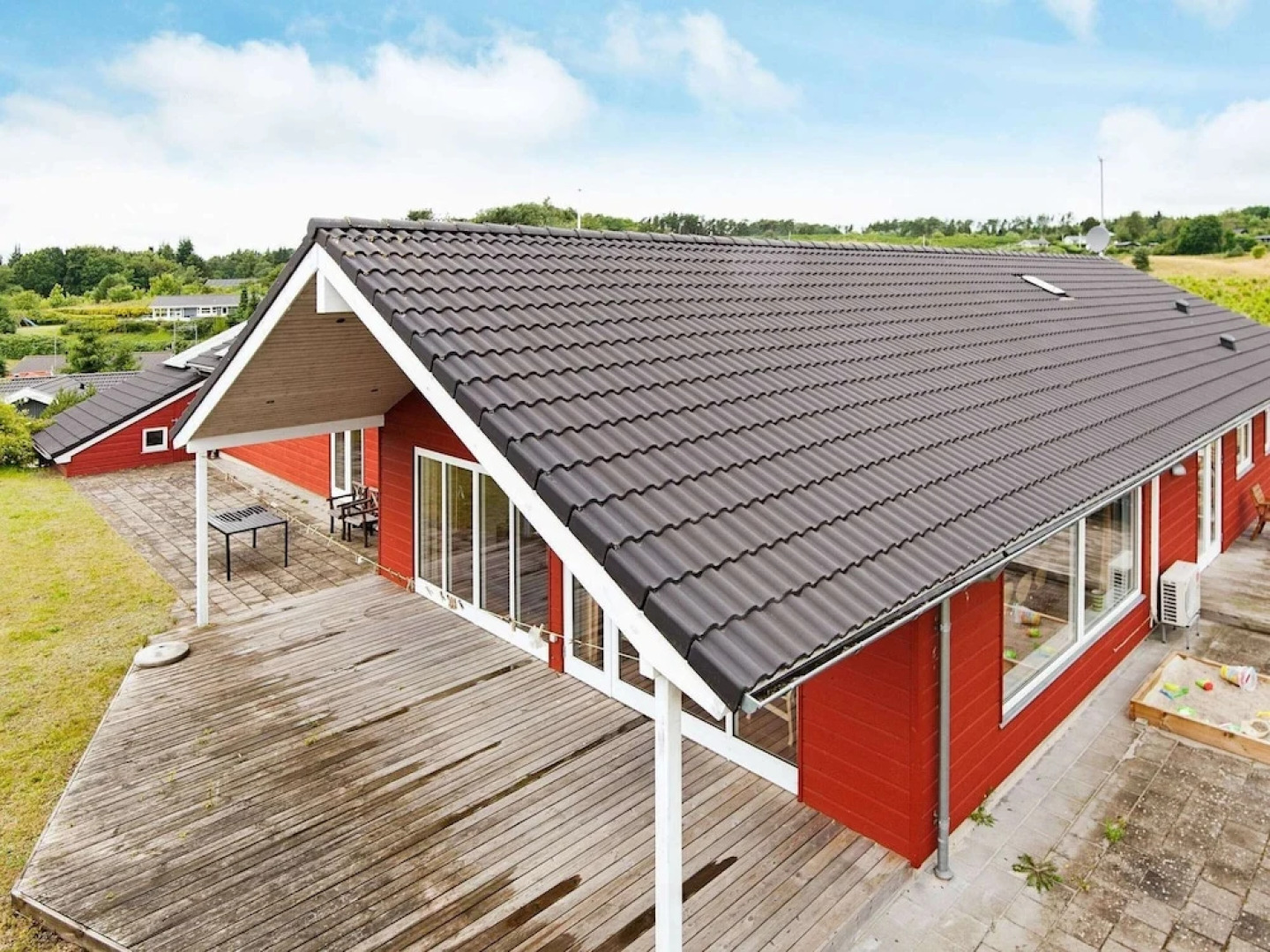 Rustic Holiday Home in Ebeltoft with Hot Tub